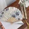 Dekorativa figurer Ancient Style Ins Chinese Hanfu Klassisk dansdräkt Foldning och klämmor Rekvisita Skalform Bambufläkt LF146