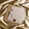 Geschenkpapier und Umschläge für Geschenkverpackungen und Umhüllung Schreiben von Vorräten Retro Letter Note Einladungskarte