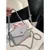 Umhängetasche 75% Fabrik Heiße Promotion Familienumschlagbeutel Damen Sommer Neues Produkt Bright Chain Mini Party Ein diagonaler Straddle -Telefontasche