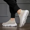 Casual Shoes Para Mesh Slip-On dla mężczyzn lekkie oddychające na świeżym powietrzu Męskie sportowe trampki męskie buty męskie