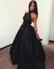 Новые дизайнеры от плеча черные выпускные платья 2019 Сексуальные погребные платья без спинки вечерние платья с плиссированными vestido de fiesta formal6047753