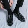 Casual schoenen mannen groen zwarte loafers pu reliëf patroon tassel decoratie ronde teen zakelijke formele grote maten 38-46