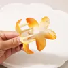 Gradiënt gekleurde Hawaii Frangipani Hair Claw Plastic 8 cm Eierbloem Crab Haarclip voor vrouwen Travel Beach Nieuw populair haar vangsten 011-2