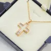 Hänghalsband som säljer 925 Sterling Silver Cross -halsband för kvinnors mode och smyckespartiets gåva