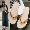 Slippers Femmes Summer chaussures plates femelles grandes glissades Pantofle Fashion Rubber Flip Flips Bas Soft Beach 2024 Luxury Hawaiian