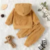 Ensembles de vêtements 2024 Nourris-bébé Unisexe Boys and Girls Cartoon Brown Plux Bear Broidered Hooded à manches longues plus pantalons deux pièces en deux pièces