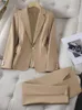 Blazer et pantalon de deux pièces pour femmes