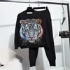 Zweiteilige Hosen schwere Arbeit Pailletten Tiger Print gestrickter Trailsuits Outfits Frauen schwarz weißer Pullover Pullover Bleistift Set weiblich