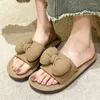 Kappy buty damskie w sprzedaży 2024 Otwarte palce kobiety Summer muszki na zewnątrz plażę swobodne płaskie płaskie zapatillas mujer