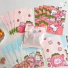 Opakowanie prezentów 10pcs Cute Cartoon Truskawkowe papierowe pakowanie torba Mini Biżuteria Sundries Festival Dostaw do przechowywania żywności