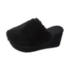 Slippers caliers chaussures féminines solides en vente 2024 Hiver de base en chordur de bois d'hiver Pétuflas en caoutchouc