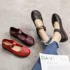 Casual skor xiuteng kvinnors sko stor storlek etnisk stil färg matchande mjukt botten hål platt kvinnor retro zapatos de mujer