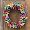 装飾的な花春のドアの装飾のための美しい蝶庭の花輪バラ