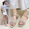 Sapatos de vestido Sandálias de strass para mulheres Salto de verão 2024 Saltos quadrados de ponta dos dedos do dedo do pé