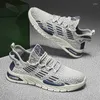 Casual Shoes Men's Summer Breattable Mesh Sports Fashion Alla bekväma lättviktande flygande vävda