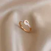 Version européenne et américaine de la bague de coquille de coquille blanche naturelle Natural 18K Rose Rose Cold Wind Food Food Ring pour les femmes