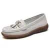 Casual skor sommar kvinnors tofs mamma glid på moccasin ihåliga ut loafers andningsbara sneakers