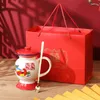 Tasses chinoises rouges caractéristiques crachage d'eau coupère de chambre tasse de tèle de thé Personnalité lait céramique faire des accessoires de salle de bain