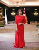 Elegante Arabische Backless Red Evening -jurken met mouwen Kolom Lange formele prom feestjurken Turkije Custom Feather Special Occasio6665351