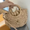 24SSSS's Femme's Luxury Designer Paille sac fourre-tout Bag Panier de plage Panier de légumes Sac à main pour femme Sac à bandoulière Sac de vacances de voyage 20 cm