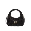 Miumiubag errant Matelasse Bowling Boston Designer Sac Luxury Femme Mentes Fuzzy Underarm Houle Crost Cross Cross Body Sacs Tote Sac en cuir en peluche