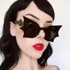 Солнцезащитные очки Хэллоуин Стакол Уникальная летучая мышь в форме для женщин