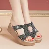 Scarpe vestiti in stile cinese Temperamento Casa Platform Platform Women on Wedge Slide 2024 Summer Rome Gupping Heels