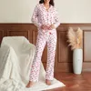 Hemkläder Kvinnor Pyjama Set Heart Print Lång ärmknappstängning Toppar T-shirt med byxor Loungewear Comfy Soft Sleepwear Matching Suit