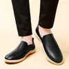 Casual schoenen 2024 mannen glijden aan formele loafers mocassins Italiaanse zwarte mannelijke zaken