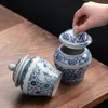 Storage Bottles Blue And White Porcelain Tea Pot Retro Ceramic Candy Jars Moisture-proof Sealed Container Home Dry Nuts