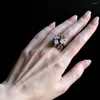 クラスターリングフラワーオーバルピンクオパールストーンリング美しいガンブラックジュエリートップ高品質の母のギフトブラスジュエリー妻のための宝石
