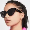 2024 Neue hochwertige neue Luxusdesignerin Sonnenbrille B Fashion weiblich Ins gleiche personalisierte Katzen -Augenplatte Sonnenbrille männlicher BB0050