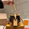 مصمم نسائي صغير مصغرة دلو الدلو أكياس الجلود/الدنيم Crossbody القابض يدوية يدوية جميلة عملة كيو كيس الغرور محفظة 11 سم 4 ألوان