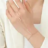 Linkarmbanden Qiming Imitatie Pearl verbonden vingerringarmband voor vrouwen Koreaanse bruiloftsjuwelen