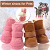 Vestuário para cães 1 par de botas de estimação de belas botas de estimação com fita com fita adesiva resistente a frio Evite derrapagem