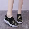 Lässige Schuhe Frauen Sommer versteckte Keil -Sneakers Frau flach mit Schlupf beim Gehen für Frauen