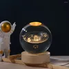 Figurines décoratives LED Crystal Ball Night Light lampe 3D Système solaire gravé avec un cadeau de charge USB de base en bois pour les enfants