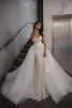 Oksana Mukha Wedding Dresses V Neck Button Back Löstagbart tåg Castle Brudklänningar Spetsapplikationer Beading Mermaid Wedding Dress