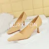 Sapatos de vestido primavera e outono coreano feminino moda simples saltos altos saltos casuais camurça