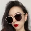 2024 fashion Men's Luxury Designer Women's Sunglasses The same with advanced sense letters black frame plate milk white female