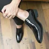 Chaussures décontractées Men Derby Brogue Fashion Breatch Patent Cuir 38-48 Boys Black Black Soft Outdoor Autumn Mules Robe Flats