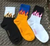 Flame Mid Tube Skateboard Choches pour hommes pour femmes Street Hip Hop Socks Sports Socks Long Cotton Fashion Couple Sock5894024