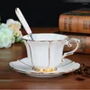 Cups Saucers kreative Knochenkaffee Kaffeetasse Britische Nachmittagstee Europäische Luxuskeramik und Teller Löffel Porzellan Tasse