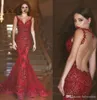 Nuovo ballo di sirene di sirene Burgundy Arabica Abiti di pai paillettes rosse Affascinante Long Long Sheer Crew Neck Lace Applique illuso Formale Back Gown7013464