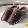 Pantoufles d'hiver maison pour hommes chaussures chaudes intérieures épaisses en peluche imperméable en cuir en cuir homme femme coton 2024