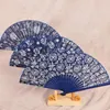 Estatuetas decorativas 200pcs favores de casamento imprimindo flor azul pano dobrável artesanato manual fã clássico de estilo chinês presente presente