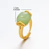 Klaster Pierścienie Vintage Gold Color Inkrustowany zielony kamień dla kobiet dziewczęta 2024 Moda Regulowany pierścień Nefrite Wedding Party Prezent biżuterii