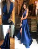 Veck Halter Neck Prom Dresses Sexig främre delad ärmlös satin svep Tåg Kvällsklänning Ny ankomst Billig lång formell Aline P7049309