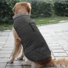 Cappotto impermeabile per cani animali riflettenti di animali da inverno i lati doppi con collare e buco della cinturino per il campeggio del soggiorno