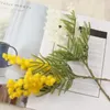 Dekorativa blommor falska acacia konstgjord blomma plysch mimosa spray körsbär frukt gren bröllop hem bord dekoration vit gul